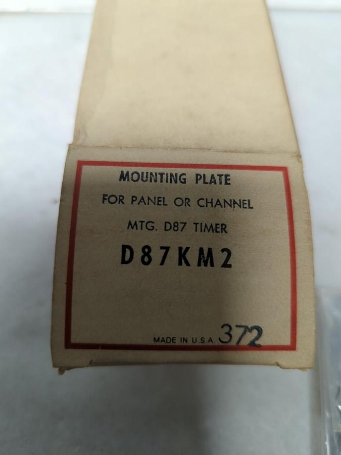 CUTLER-HAMMER,D87KM2,MOUNTING PLATE FOR PANEL OR CHANNEL MTG D8 TIMER NOS