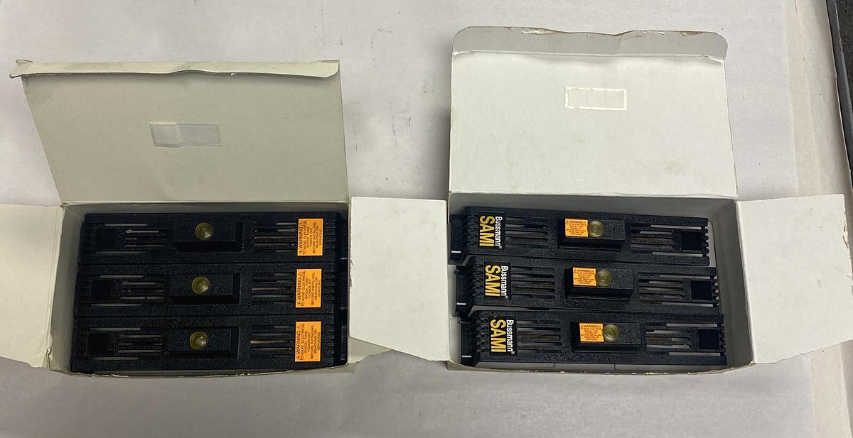 Used BUSSMANN,SAMI-2I,INDICATING FUSE COVERS 600V (3-PCS) NEW IN BOX LOT OF 2
