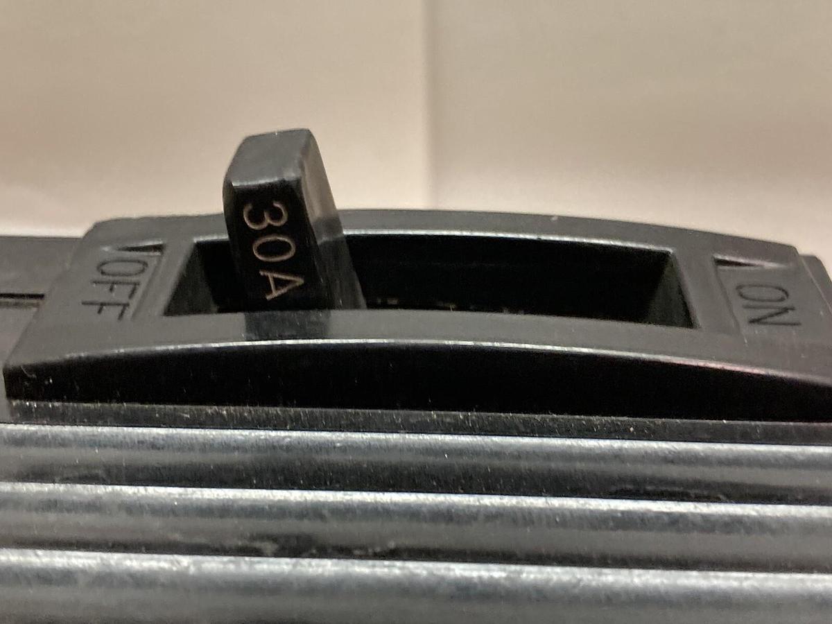 Used General Electric,TE122030,2-Pole Circuit Breaker 30A 240Vac