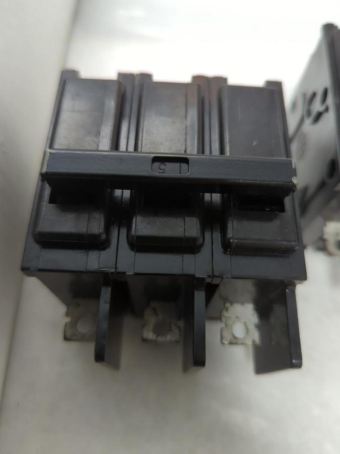 Used SIEMENS,BQ3B015,CIRCUIT BREAKER 3-POLE 15 AMP LOT OF 3 PRE-OWNED