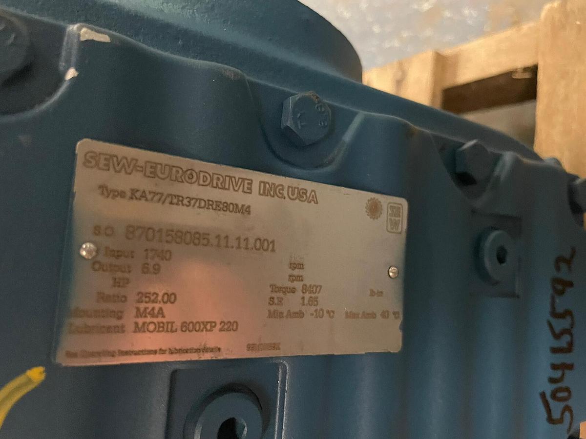 SEW EURODRIVE,KA77/TR37DRE80M4, GEARMOTOR RATIO 252 1HP 6.9/1740 RPM