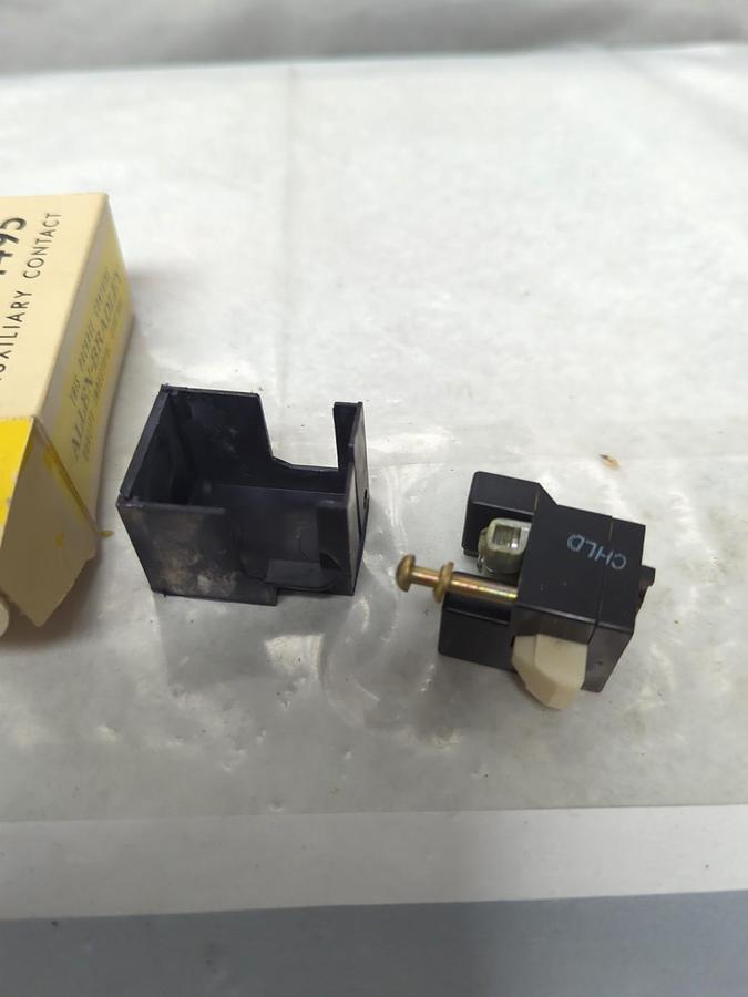 ALLEN BRADLEY,1495-N8,AUXILIARY CONTACT SERIES A NOS