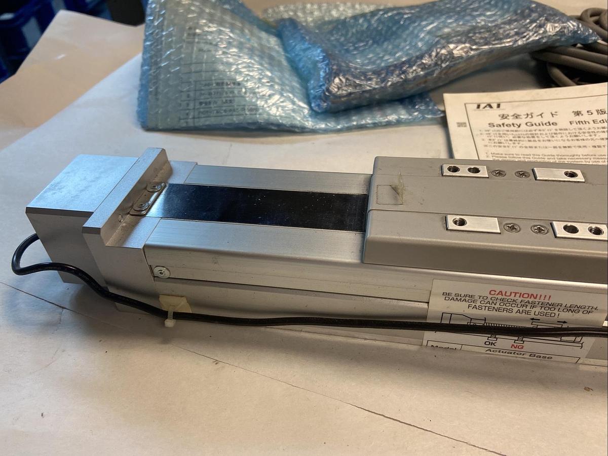 Used IAI Corporation,RCP2-SA7C-1-56P-16-200-P1-M-BE,Linear Cylinder Actuator NOS