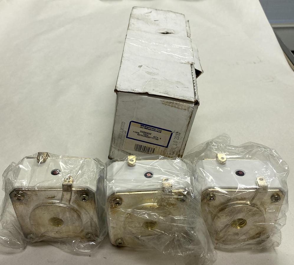 FERRAZ SHAWMUT,D300452,FUSE 1100A 700V LOT OF 3 NEW