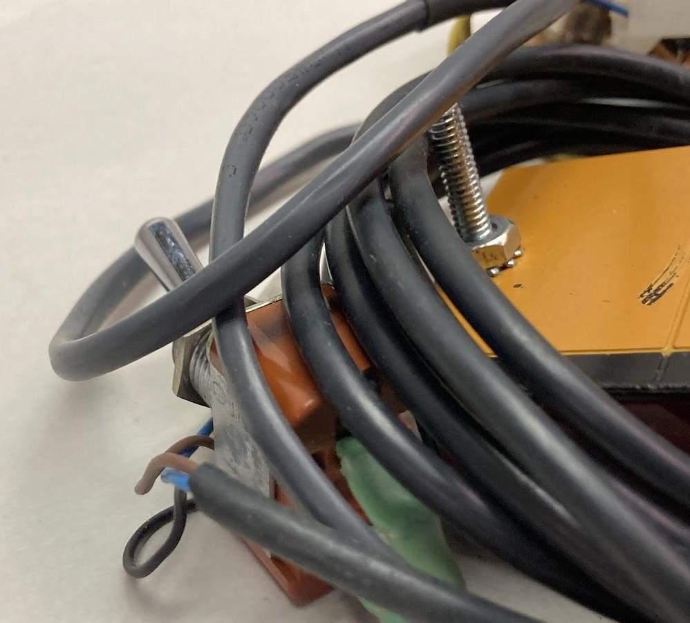 Used Omron,E3S-LS10XE4,Photoelectric Switch 12-24VDC