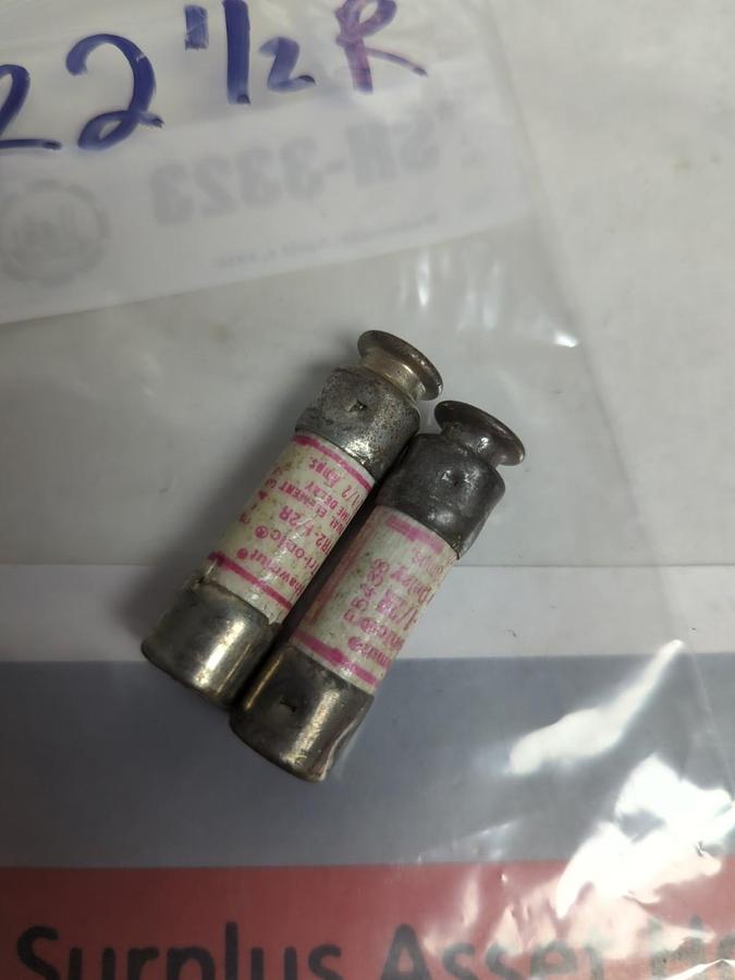 Used GOULD SHAWMUT,TR-2-1/2R,TRI-ONIC 2-1/2 AMP FUSE LOT OF 2 PRE-OWNED