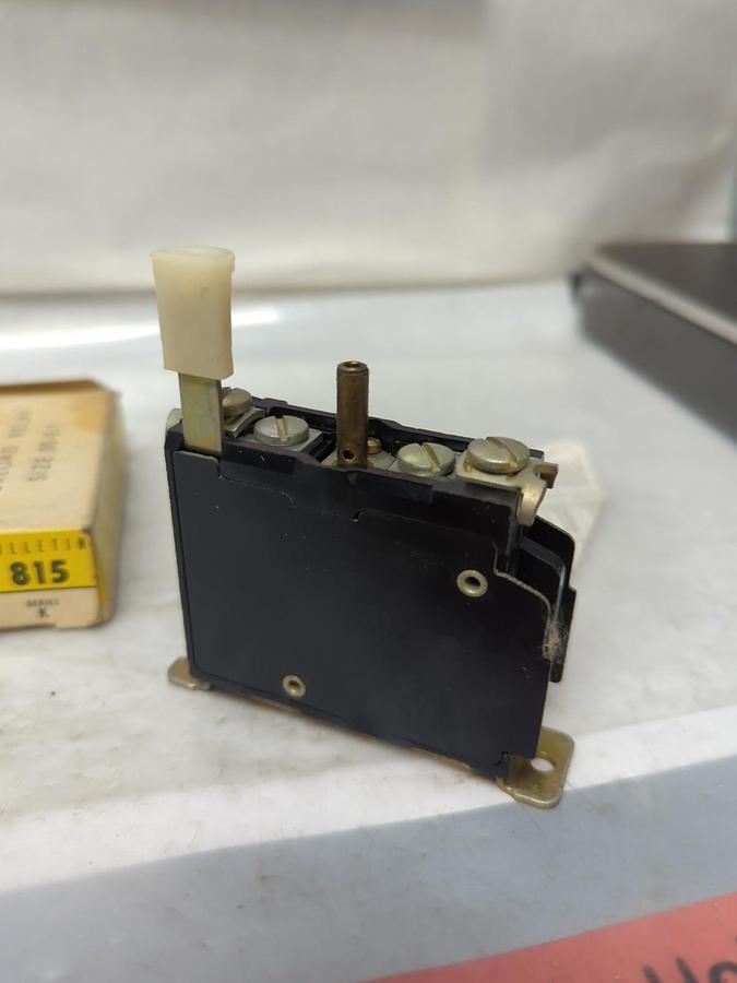 ALLEN BRADLEY,815-B0V4,OVERLOAD RELAY SIZE 00-0-1 BUL 815 NOS