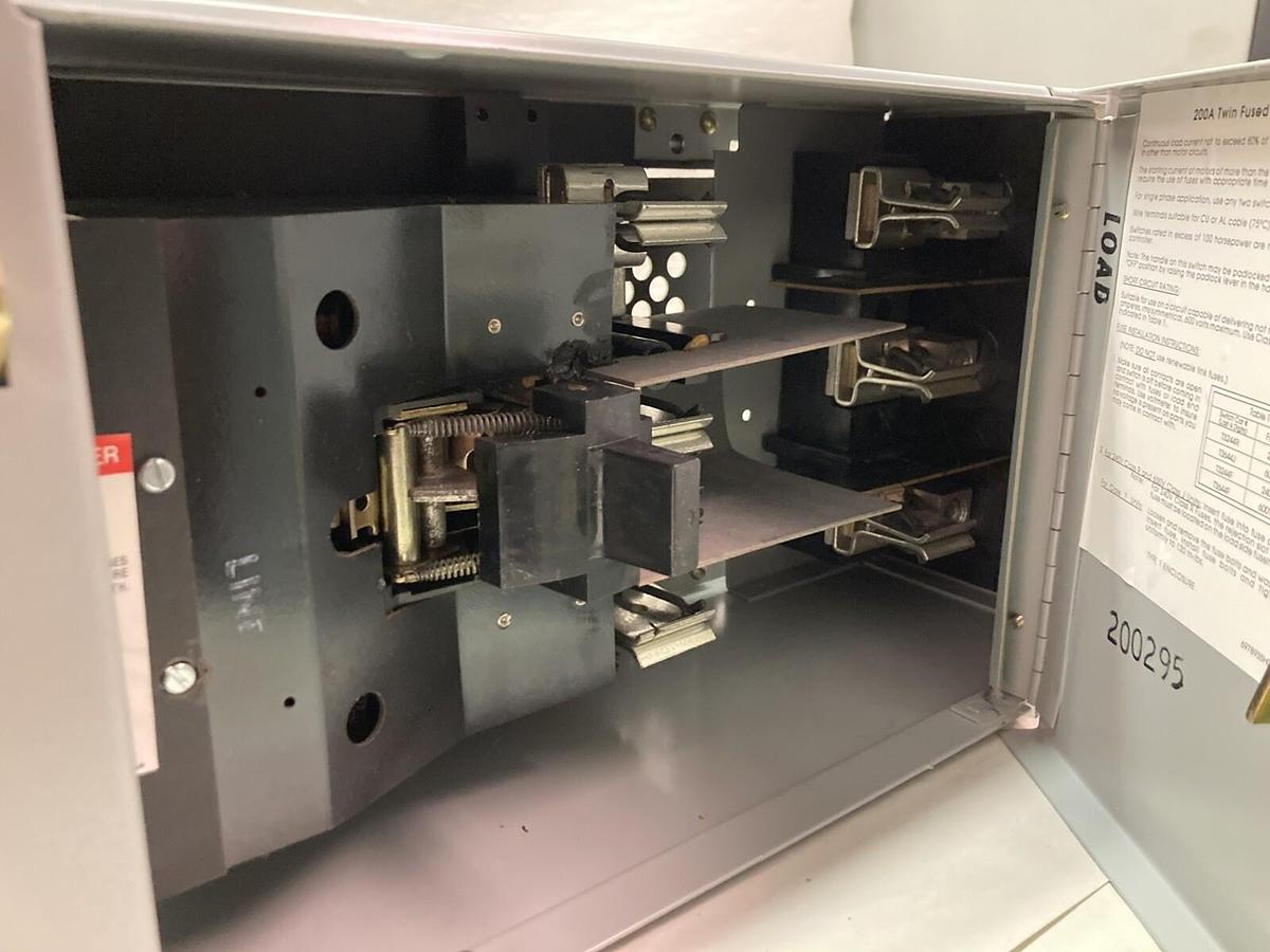 Westinghouse,FDPWT3244R,3-Pole Fusible Panelboard Branch Switch 200a 240vac