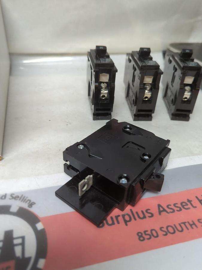 Used SIEMENS,BQ1B020,CIRCUIT BREAKER 20 AMP 1-POLE LOT OF 4 PRE-OWNED