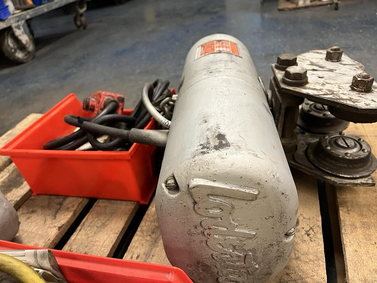 Used CM,H,Electric Hoist 1 Ton 3ph 208-220/440V 10 FT Chain 8 FPM 1/2hp w Trolley