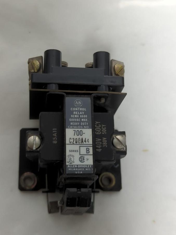Used ALLEN BRADLEY,700-C200A,SERIES B RELAY PRE-OWNED