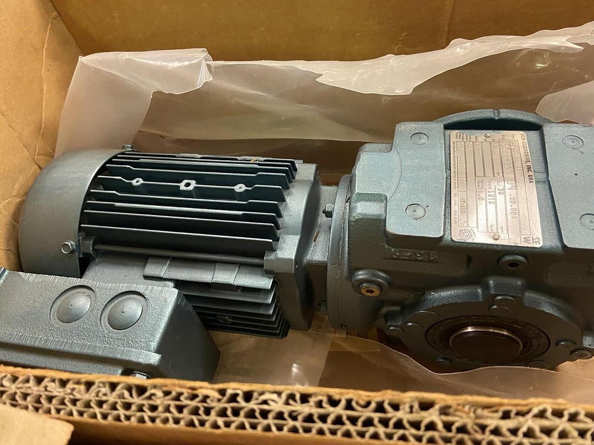 Sew Eurodrive,SAF4/DT80N4,Gearmotor 1700/38RPM Ratio 44.22 Torque 1316LB-IN