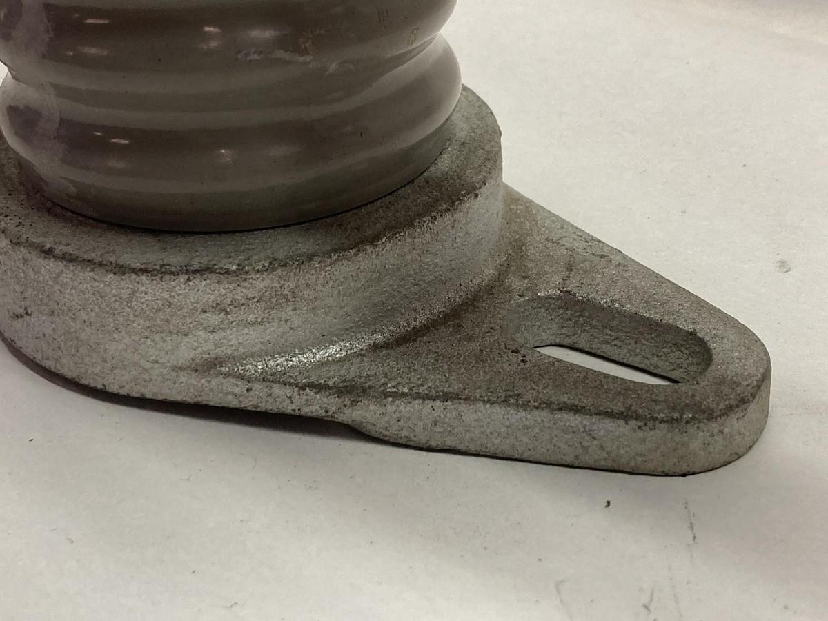 Used Regseal,060265,Heavy-Dutty Metallic Standoff Insulator