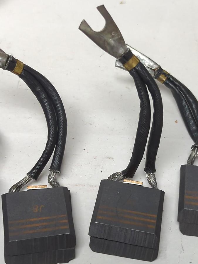 RELIANCE ELECTRIC,404844-EH,CARBON BRUSHES BOX OF 7 PIECES NOS