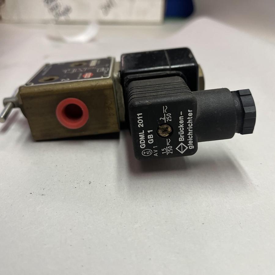 Used HERION,2401119,3/2-WAY SOLENOID POPPET VALVE PORT SIZE G 1/4