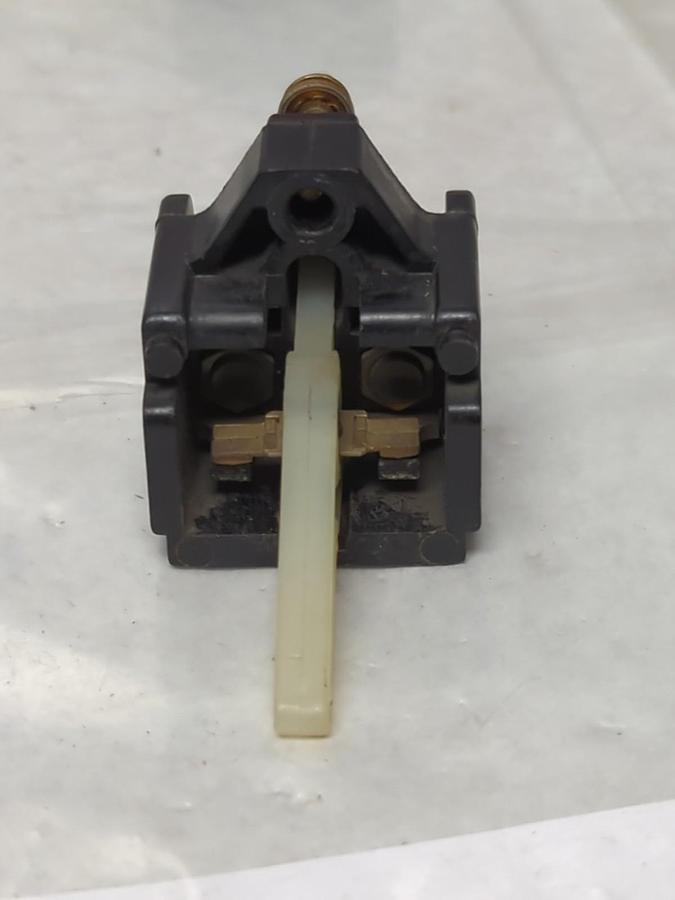 Used ALLEN BRADLEY,1495-G5,SERIES L AUXILIARY CONTACT LOT OF 2 PRE-OWNED