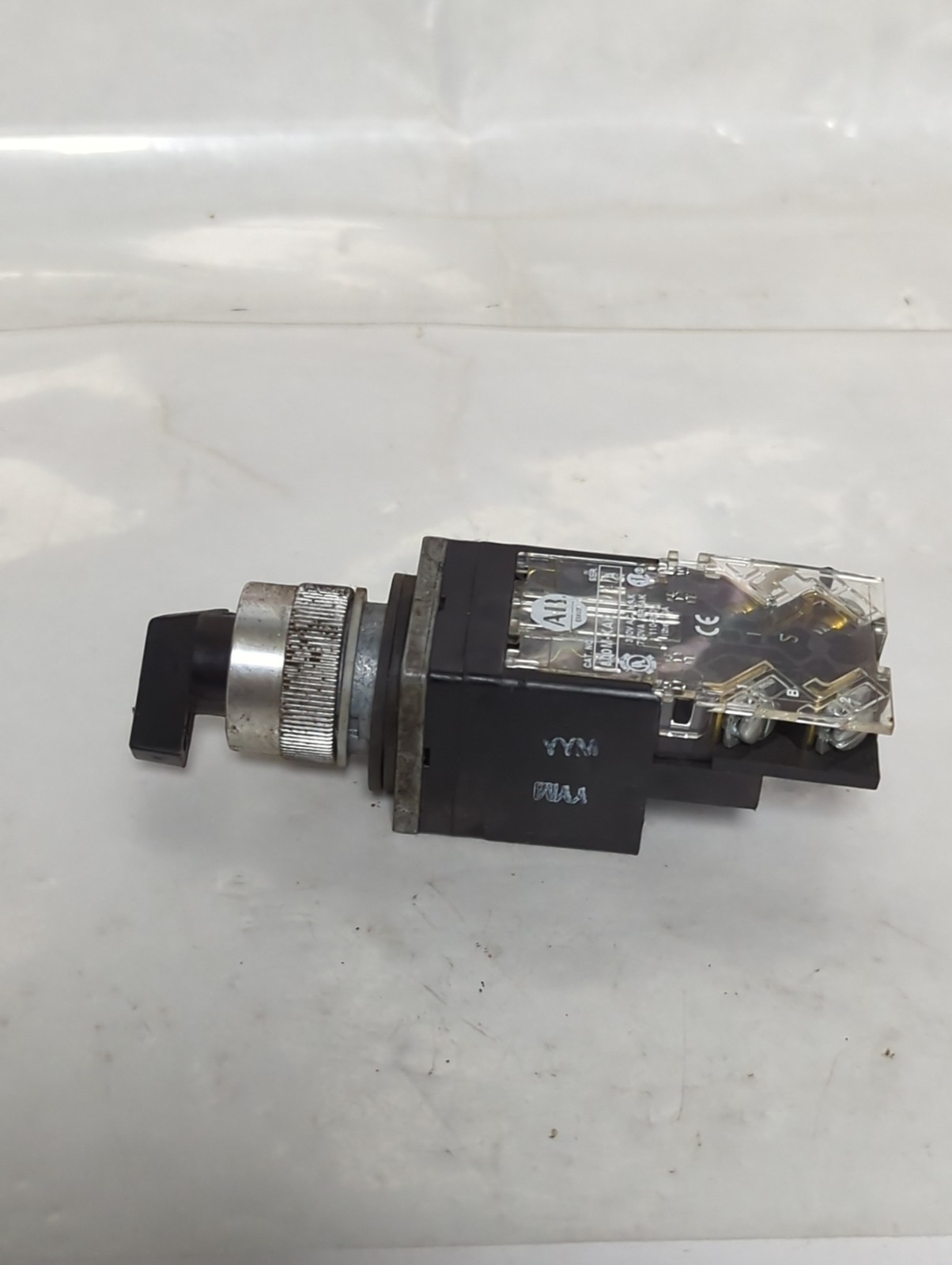 Used ALLEN BRADLEY,800MR-HX2B,SERIES A SELECTOR SWITCH PRE-OWNED