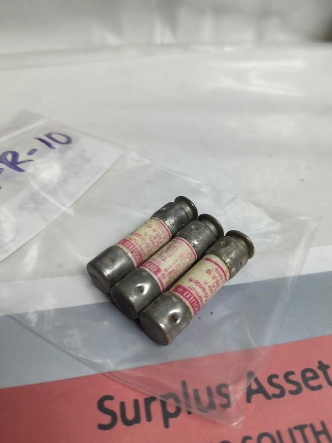 Used GOULD SHAWMUT,TRN-R10,TRI-ONIC 10 AMP FUSE LOT OF 3 PRE-OWNED