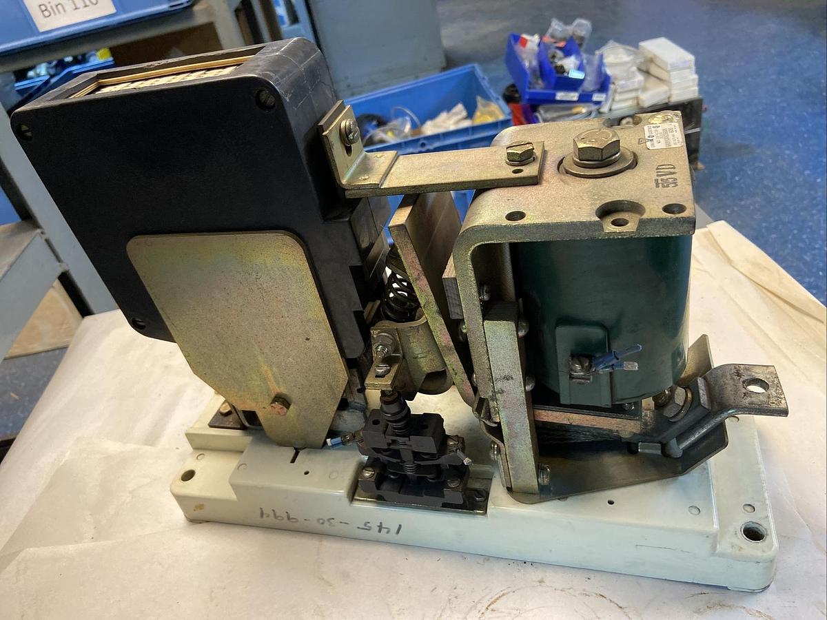 Used General Electric,DS303A 6A01KXA036XN,DC Contactor 600V 600A Coil 115/120Vdc