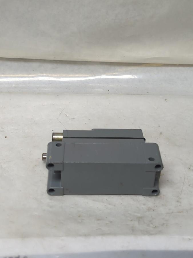 Used SQUARE D,9007 AW-22,LIMIT SWITCH SERIES A PRE-OWNED