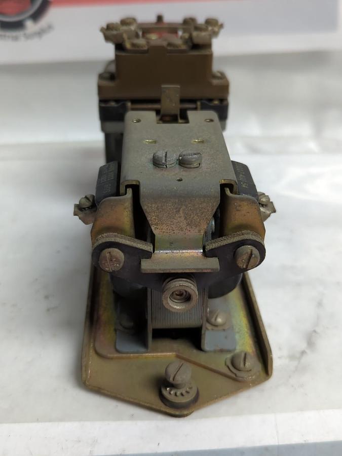 Used SQUARE D,9050-B0-1E,PNEUMATIC TIMING RELAY PRE-OWNED