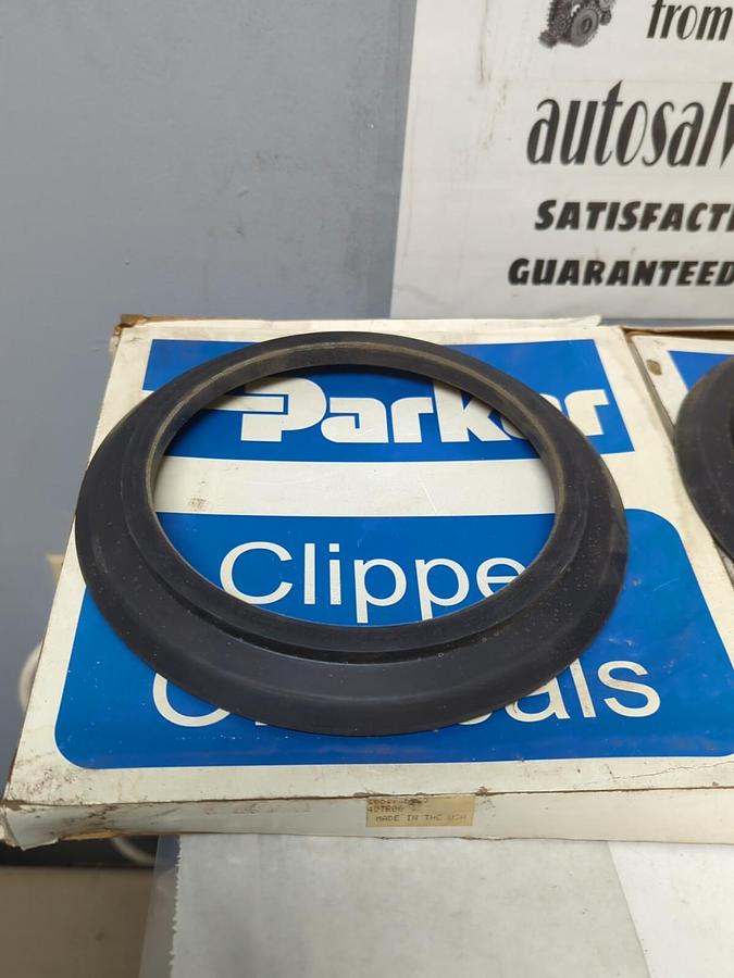 PARKER,4QTR06,CLIPPER OIL SEAL LOT OF 2 NOS