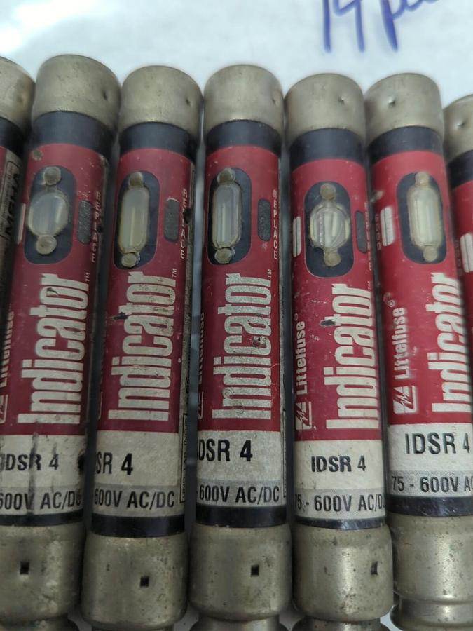 Used LITTELFUSE,IDSR-4,INDICATOR 4 AMP FUSE LOT OF 14 PRE-OWNED