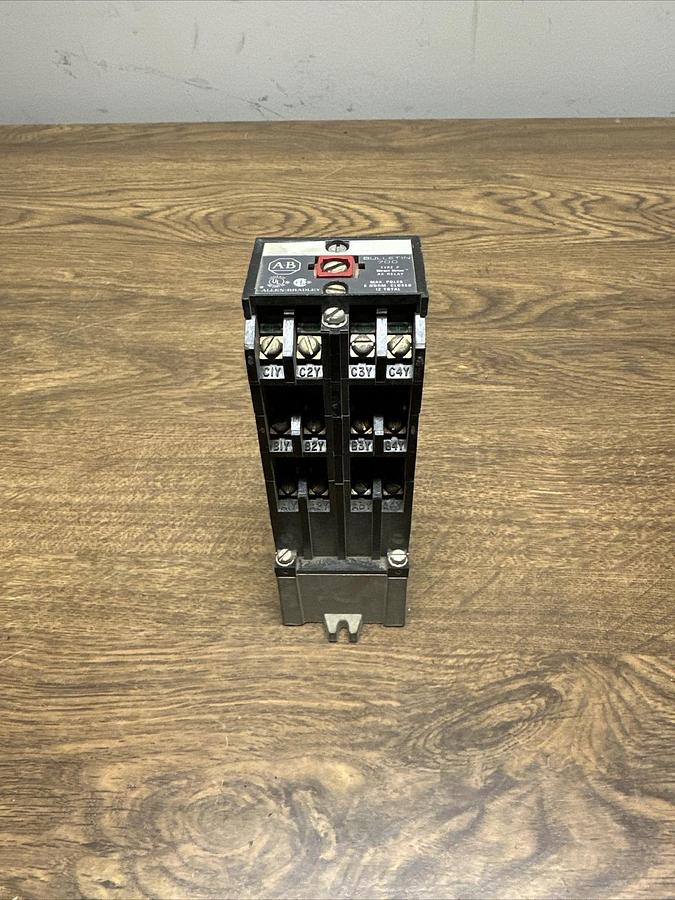Used Allen Bradley,700-P1200A1,AC Relay