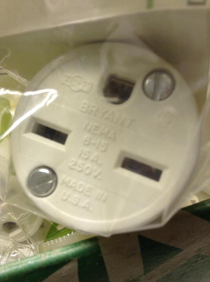 Bryant,5669-NSY,Industrial Grounding Plug Female 15A 250V Nema 6-15