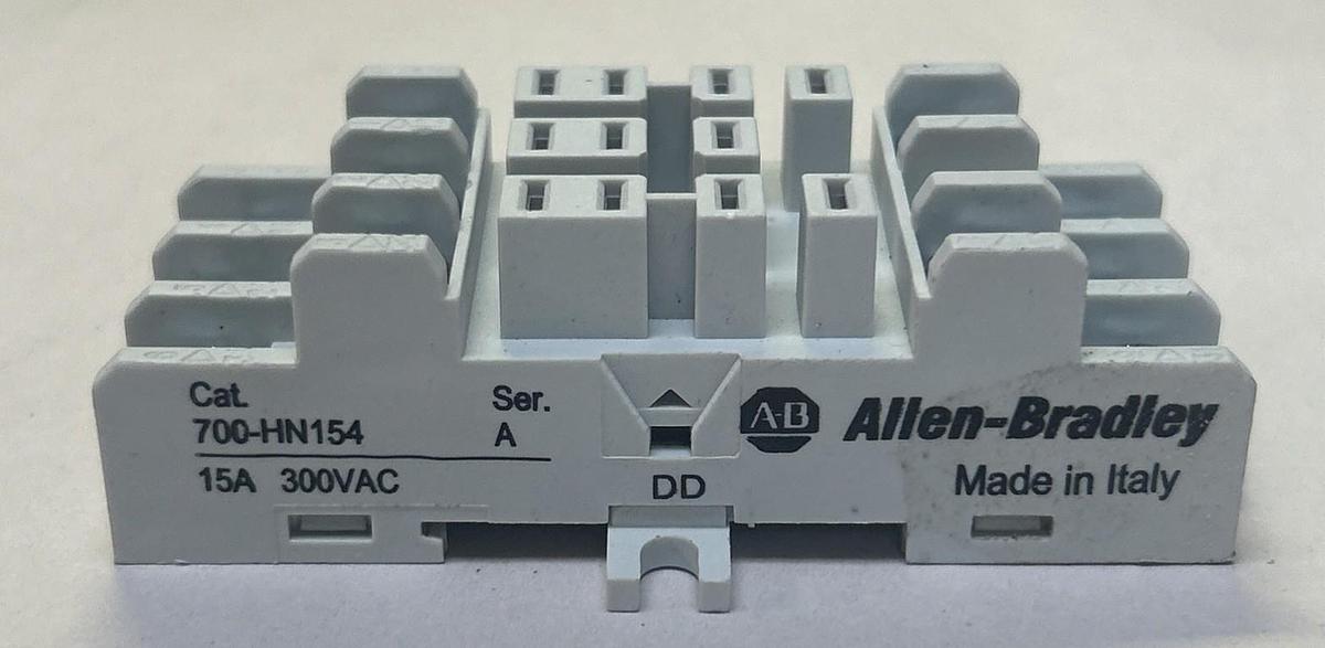 Used ALLEN BRADLEY,700-HN154,RELAY SOCKET 15A 300V
