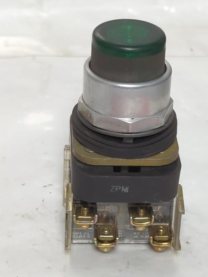 Used ALLEN BRADLEY,800T-QB10,SER T GREEN ILLUMINATED PUSH BUTTON PRE-OWNED