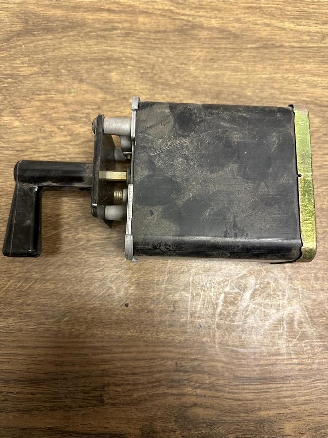 Used GE,16SB1DB210SSM2P,Type SB1 Rotary Switch