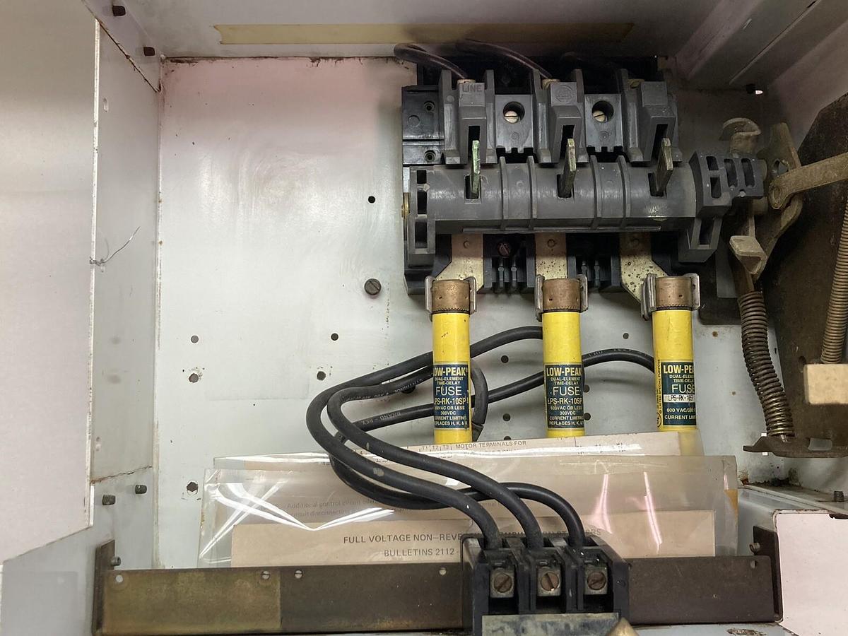 Used Allen-Bradley,2100 2112B,Disconnect Switch 30A