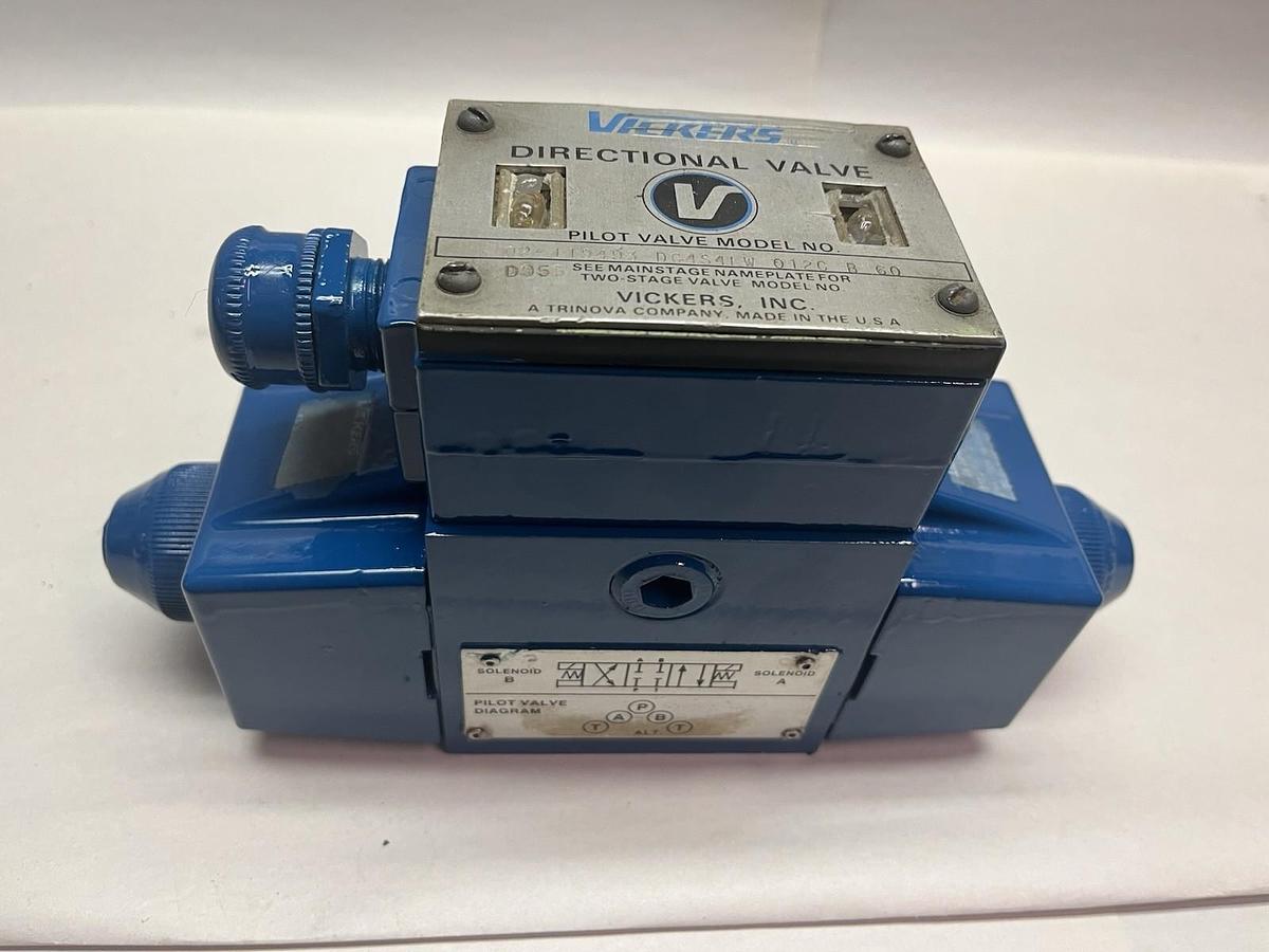 Used VICKERS,DG4S4LW-012C-B-60,DIRECTIONAL PILOT VALVE 02-119493 110/120V COIL