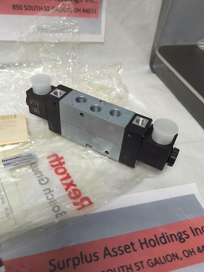 REXROTH,5776280220,SOLENOID VALVE 5-WAY 2-POS W/ ELECTRICAL CONNECTORS NOS
