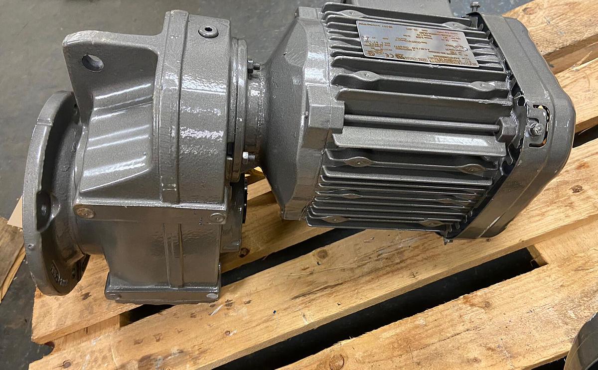 SEW Eurodrive,FAF47DRE90M4,Gearmotor 1-1/2Hp Ratio 56.49 Torq 3009 In-Lbs 31RPM