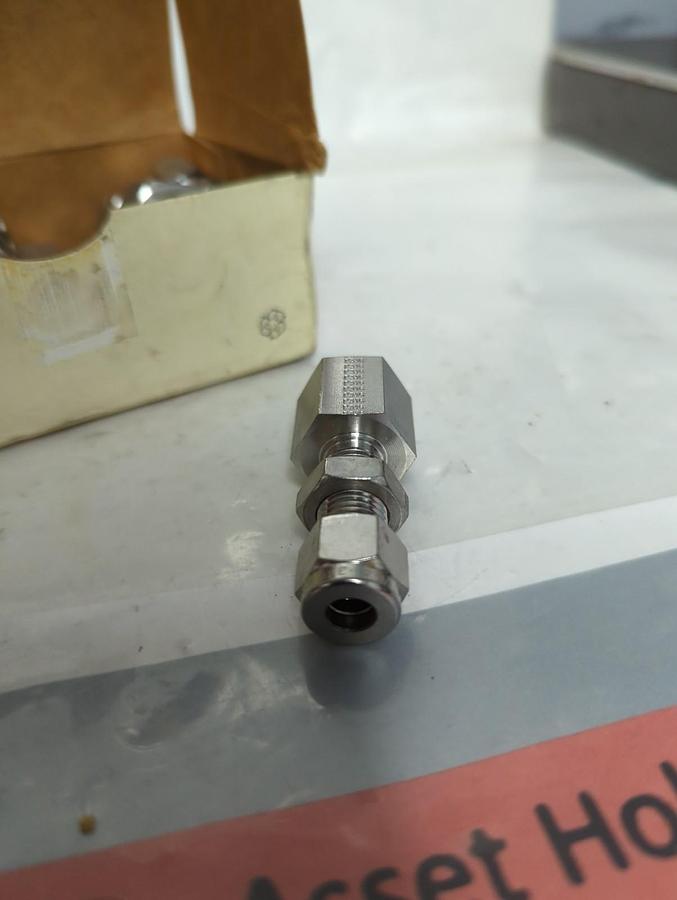 PARKER,4FBC4N-316,FEMALE 1/4 INCH BULKHEAD CONNECTOR TUBE FITTINGS BOX OF 12 NOS