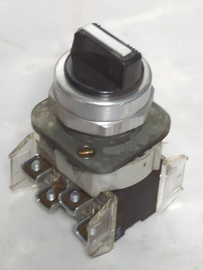 Used ALLEN BRADLEY,800T-J2,SERIES T SELECTOR SWITCH PRE-OWNED