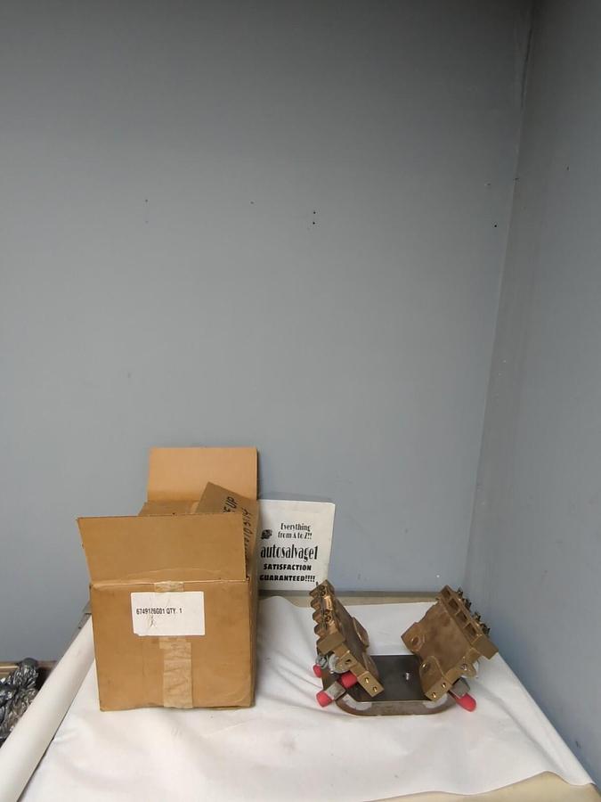 GENERAL ELECTRIC,6749126G01,CARBON BRUSH HOLDERS WITH BRUSH HOLDER MOUNT NOS