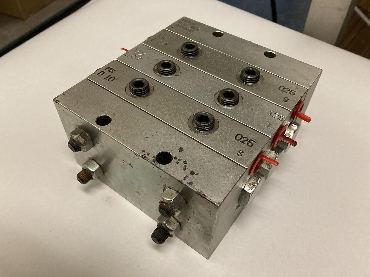 Used Graco,MXI10-025S MXL07-125T MXD10-025S, Divider Valve 3074509