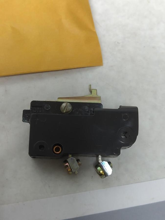 GENERAL ELECTRIC,CR105X100P,AUXILIARY CONTACT KIT 10 AMP NOS