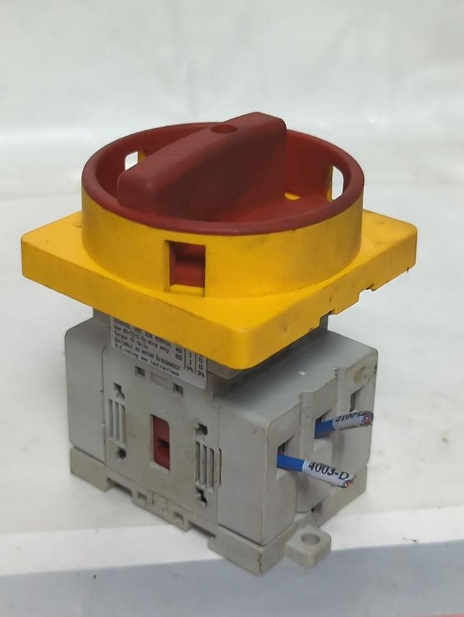 Used ALLEN BRADLEY,194E-E32-1753,DOOR MOUNT DISCONNECT LOAD SWITCH SERIES B PRE-OWNED