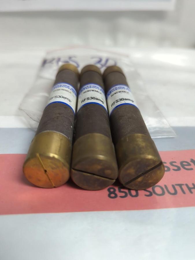 FERRAZ SHAWMUT,RFS30,RENEWABLE 30 AMP FUSE LOT OF 3 PRE-OWNED