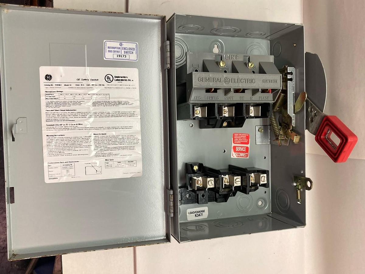 Used General Electric,TH3361,Fusible Heavy Duty Safety Switch 30A 600Vac 250Vdc