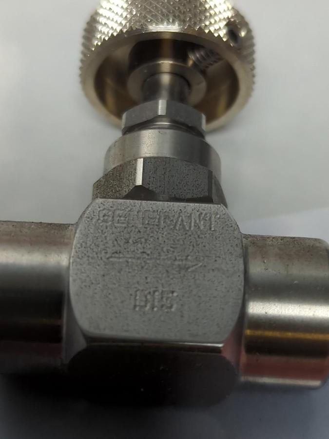 GENERANT,3000-4SS,STAINLESS SCREWEDBONNET NEEDLE VALVE 1/2 IN FEMALE NOS