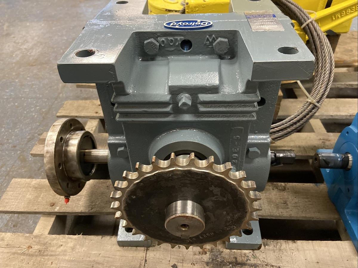 Used Delroyd,E40-089-B4,Worm Gear Reducer E40-089-B4 Ratio 5-1/6:1
