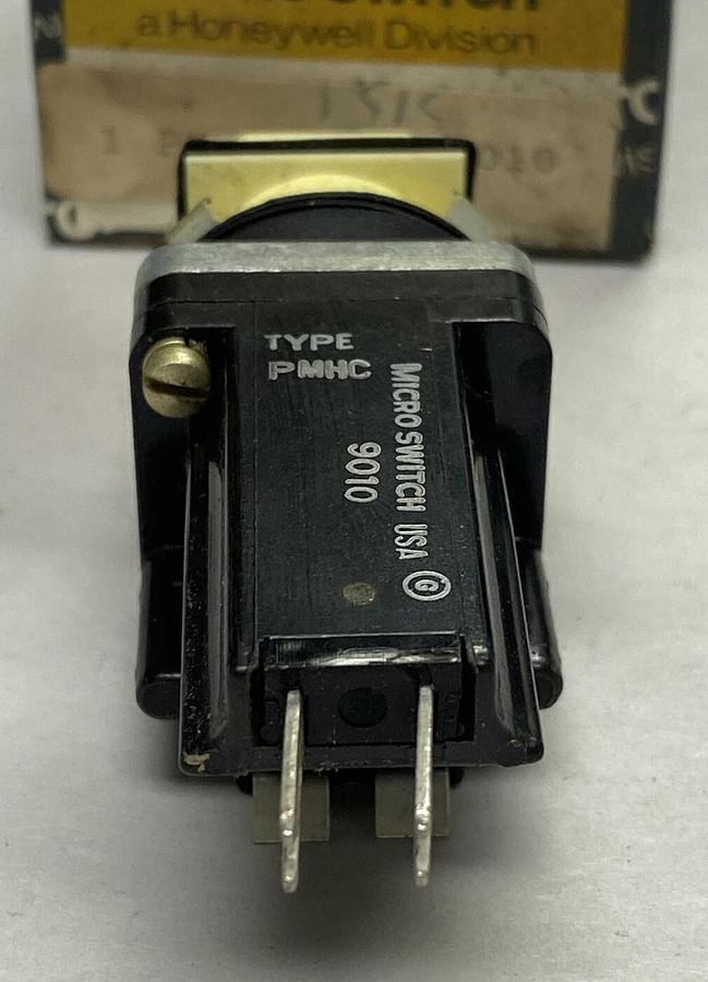 Honeywell Micro Switch,PMHC105A1,Push Button Lot Of 2 NOS