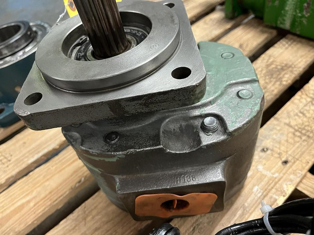 Used COMMERCIAL SHEARING,P75A678BEOL20-7,HYDRAULIC PUMP