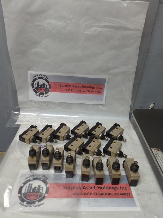 Used OMRON,ZC-N2255,ROLLER LIMIT SWITCH 250VAC 10AMP LOT OF 17 PRE-OWNED
