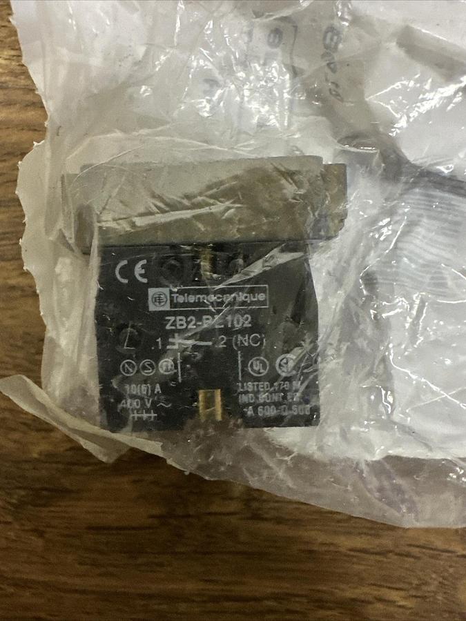 Used Telemechanique,ZB2BZ104,Contact Block